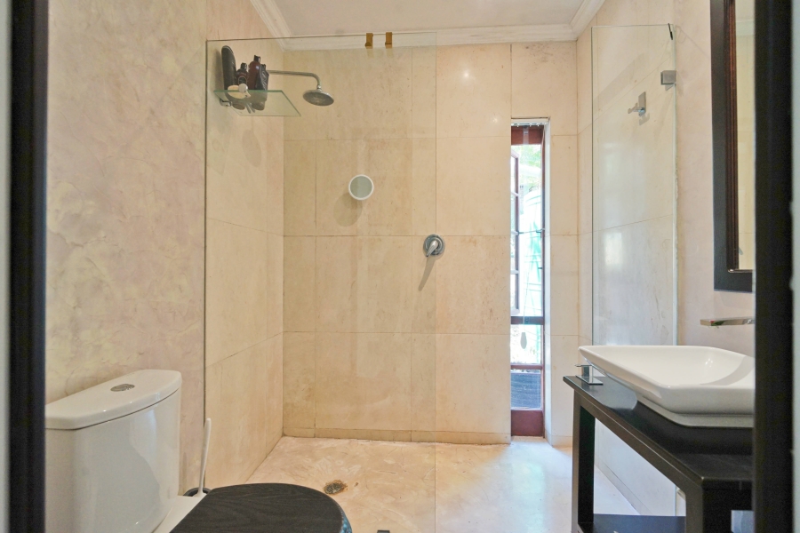 To Let 5 Bedroom Property for Rent in Beacon Bay Eastern Cape